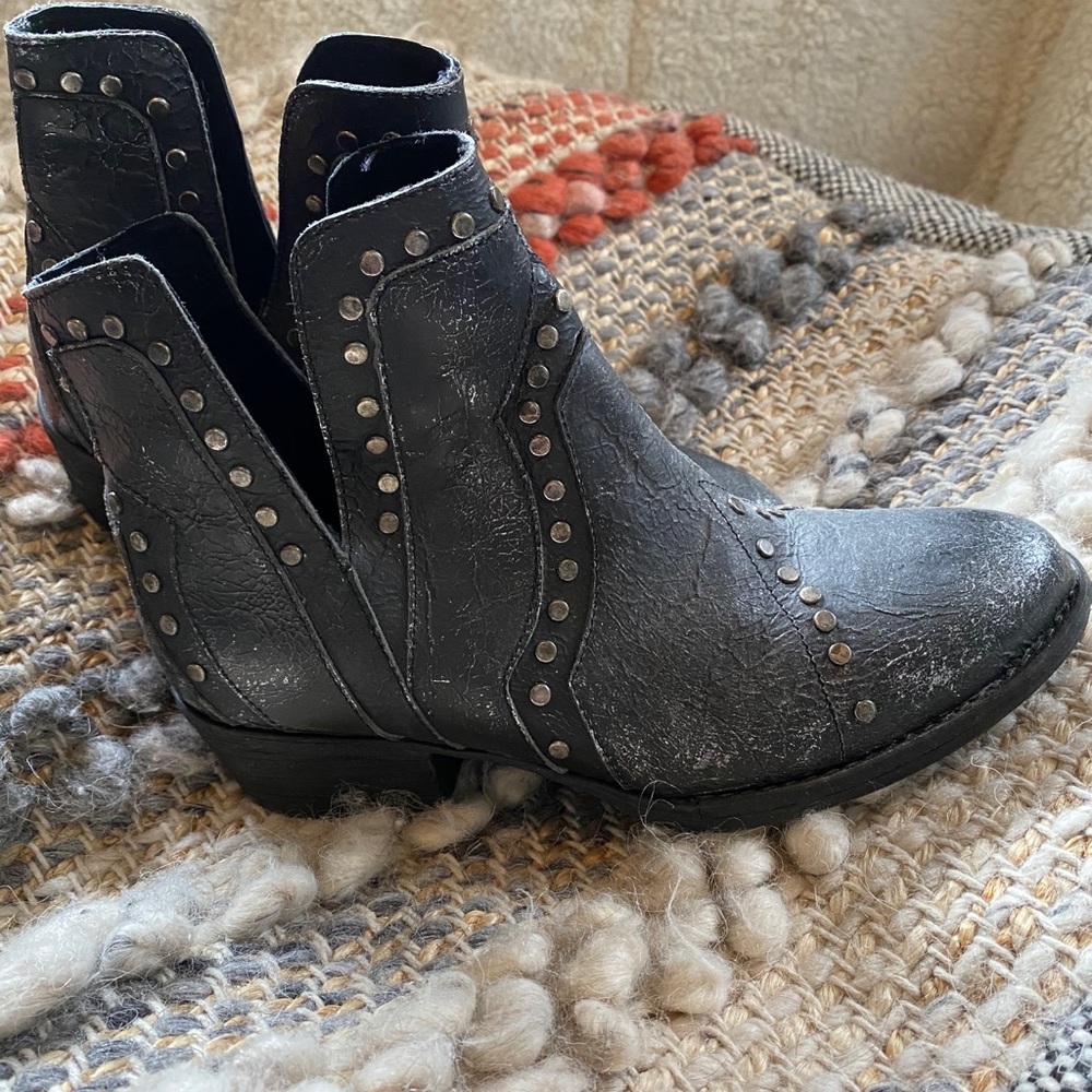 Very Volatile boots - Picture 2 of 4